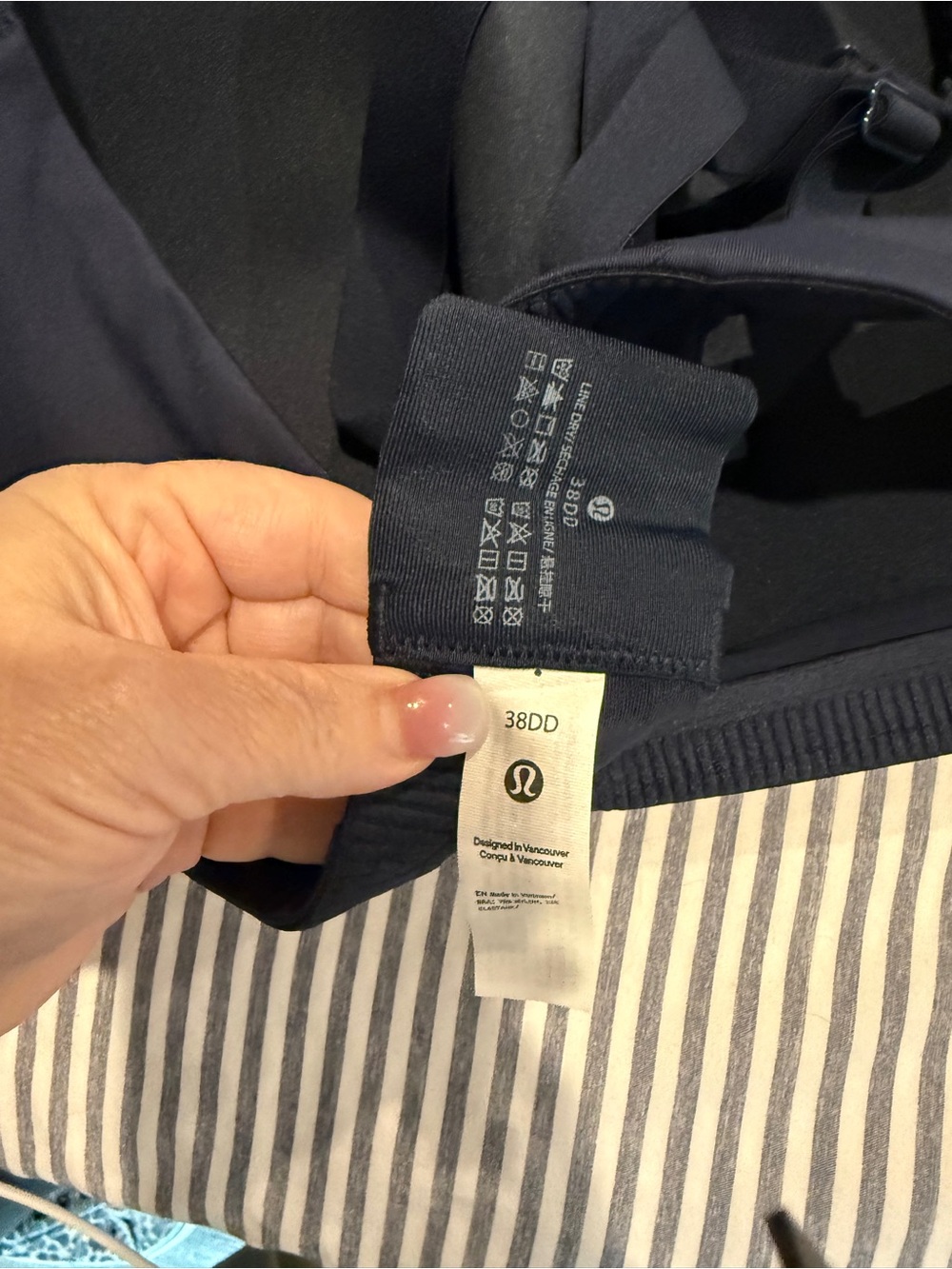 lululemon athletica Navy Crisscross Sports Bra - Picture 4 of 4